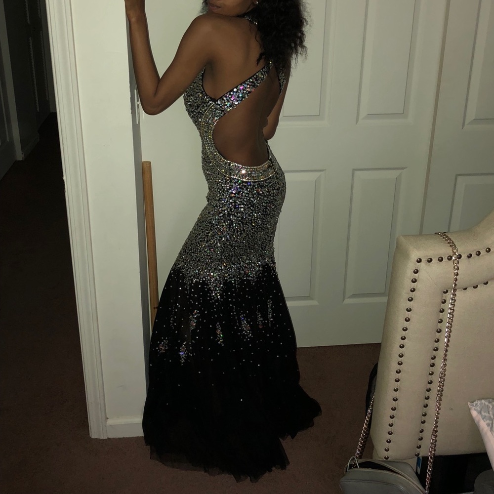 GORGEOUS PROM DRESS - Picture 3 of 5